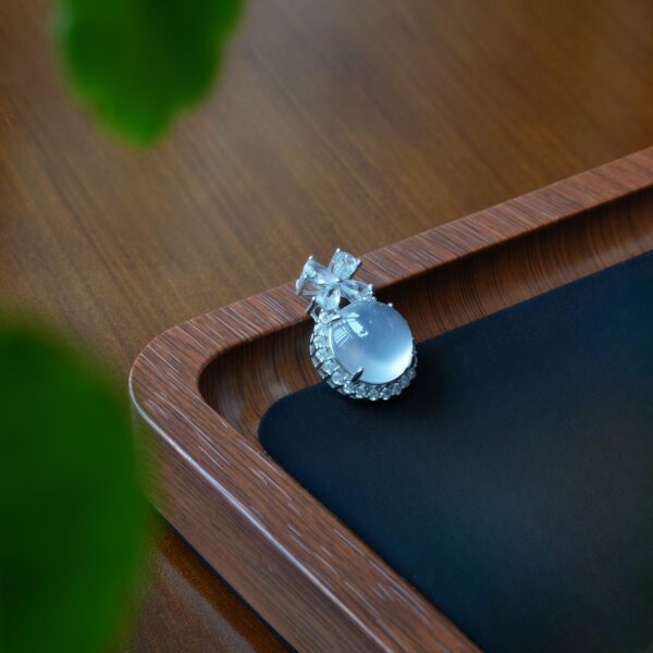 Vanying Stone Bowknot Jadeite Pendant